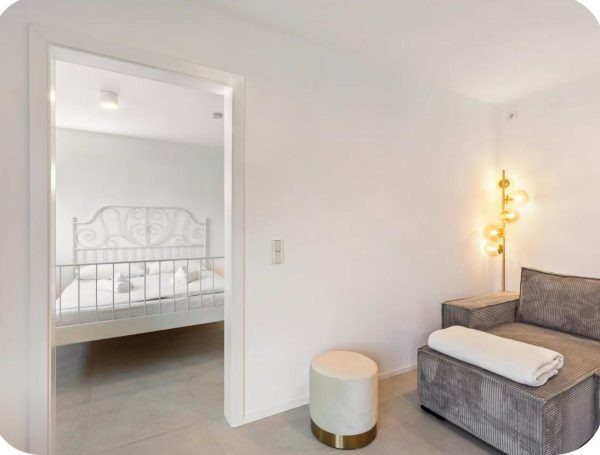 Schlafzimmer mit Doppelbett in der Ferienwohnung Casa Panorama